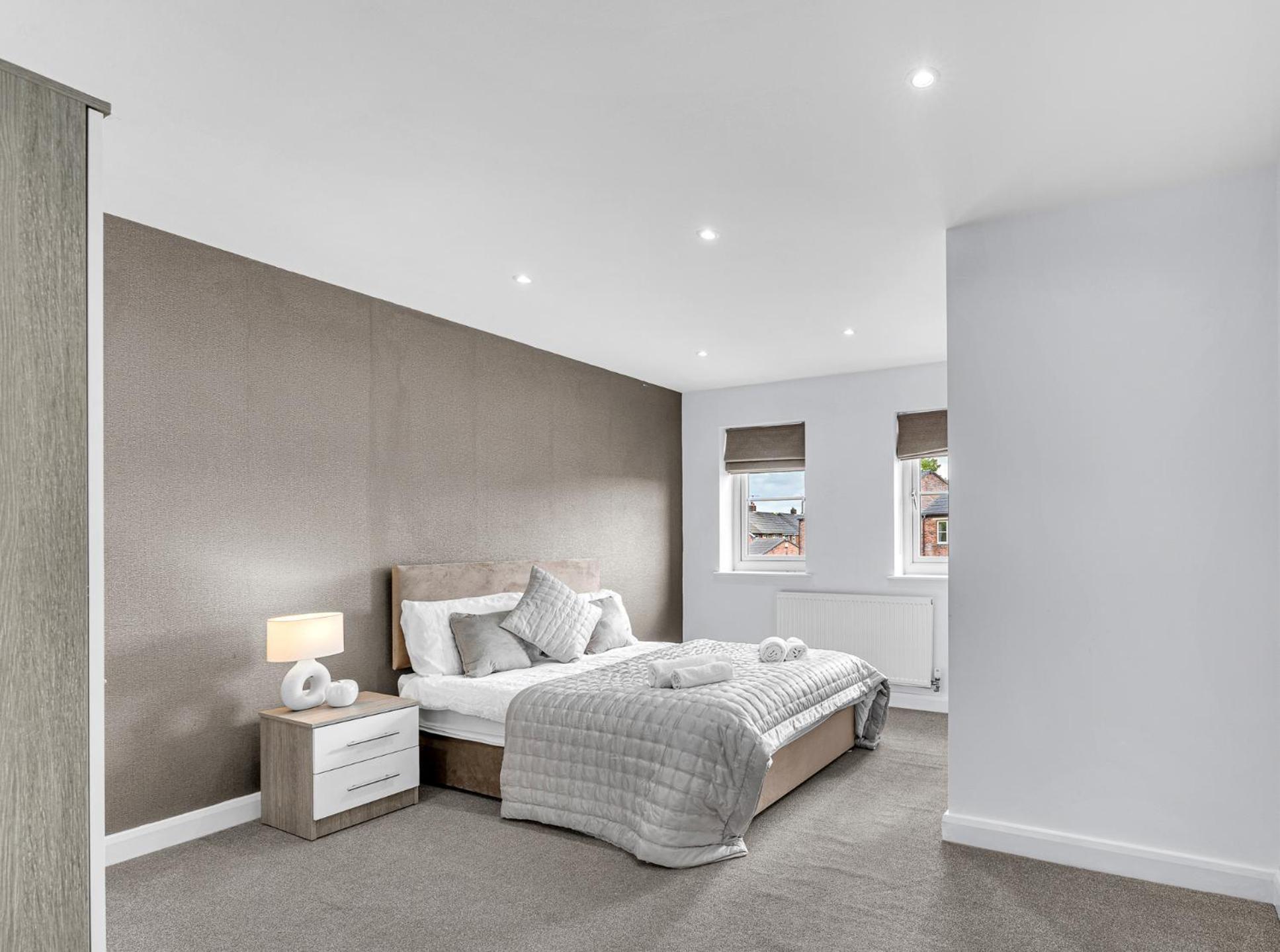 Brook Meadow House, 4 Bed House, Manchester