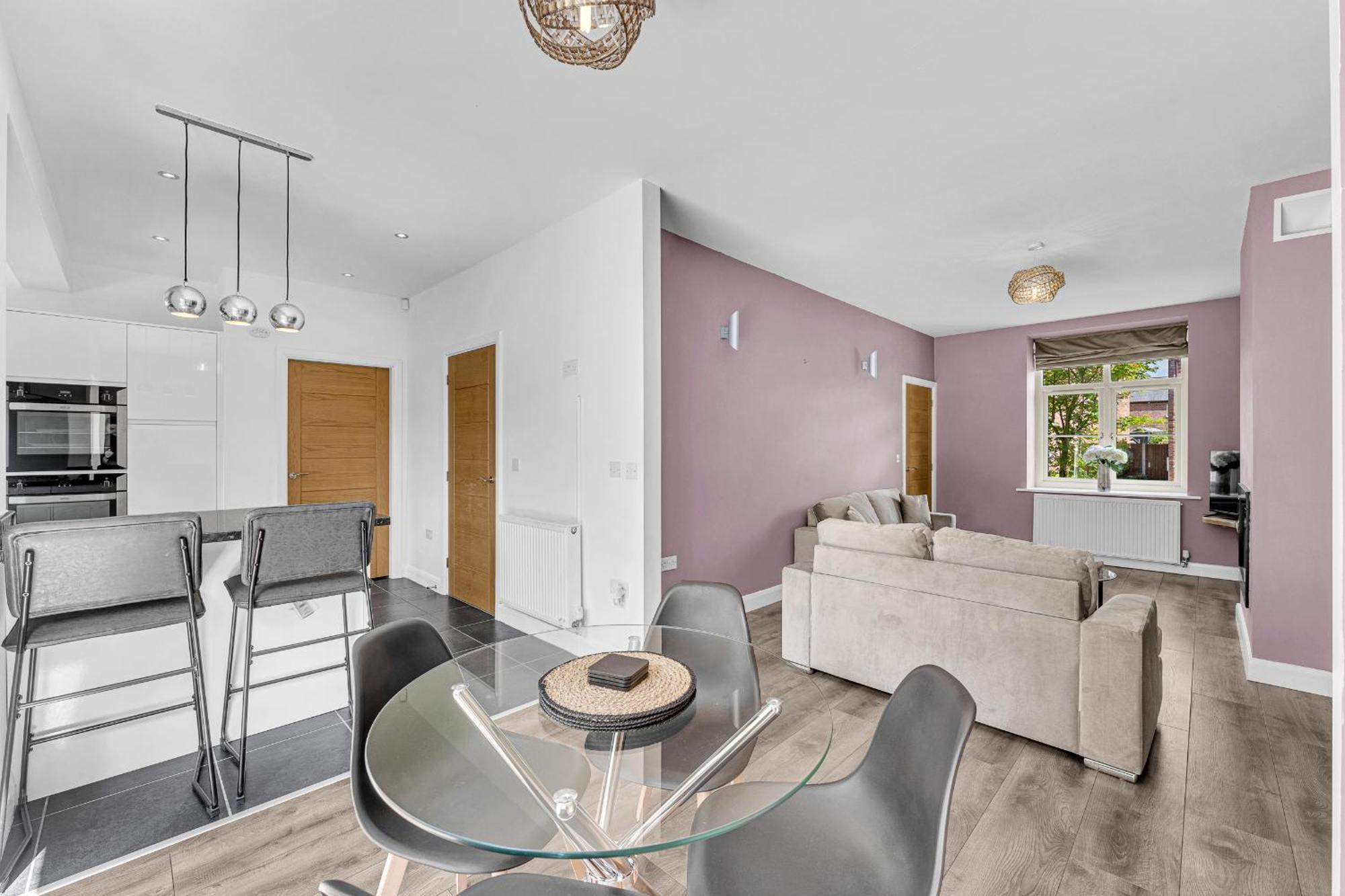 Villa Brook Meadow House, 4 Bed House, Manchester