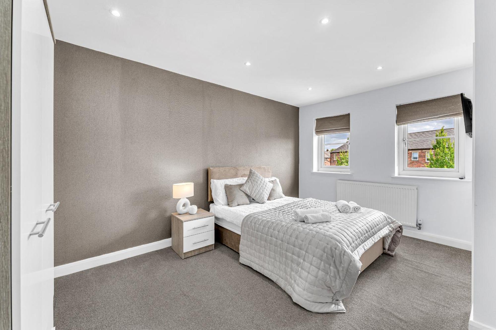Brook Meadow House, 4 Bed House, Manchester Astley (Greater Manchester)