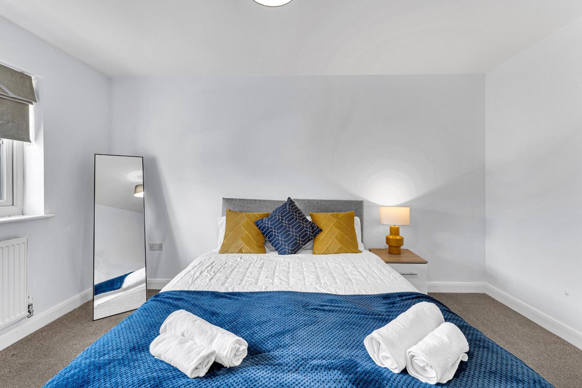 Brook Meadow House, 4 Bed House, Manchester *